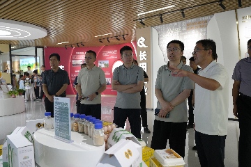 【公海gh555000aa线路检测动态】农业农村部农业机械化管理司生产指导处处长胡顺平带队莅临易丰农业超鲜蛋农场调研指导